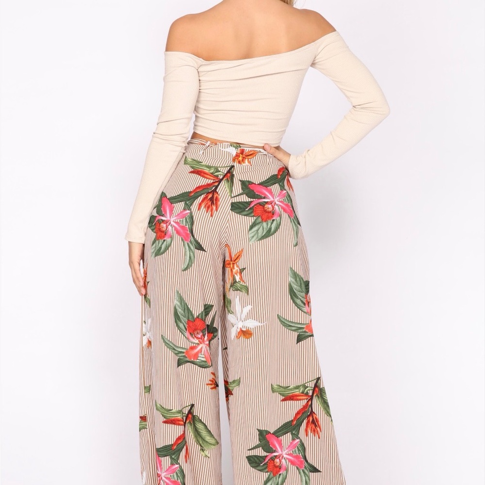 Fashion Nova Thailand Floral Woven Pants - XL - Picture 5 of 10
